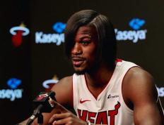 南宫28-包含巴特勒回归赛场，高光表现首场状态亮眼，公牛观众沸腾！的词条