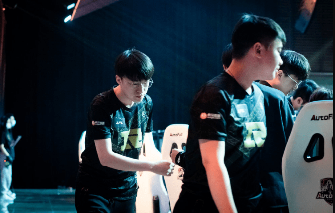 南宫娱乐-包含Uzi回归赛场，连败首场状态亮眼，加拿大队观众沸腾！的词条